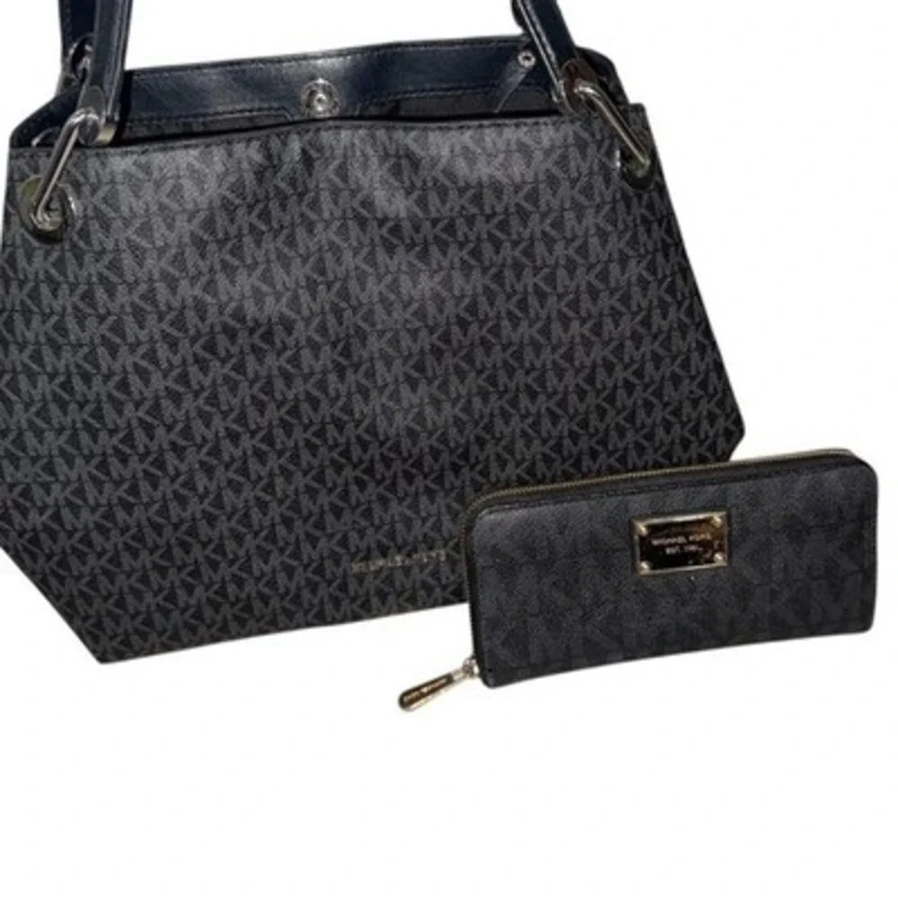 Michael Kors Signature Tote Bag and Wallet Set